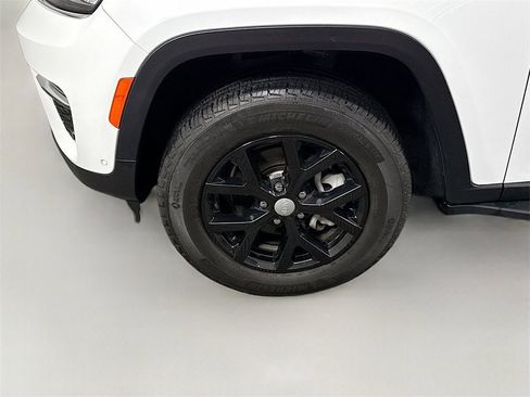 Used 2022 Jeep Grand Cherokee Limited w/ Luxury Tech Group II image 25
