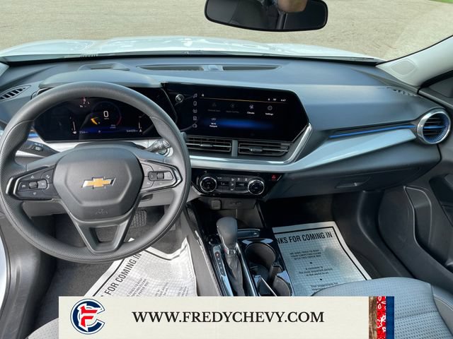 Used 2025 Chevrolet Trax LT FWD image 14