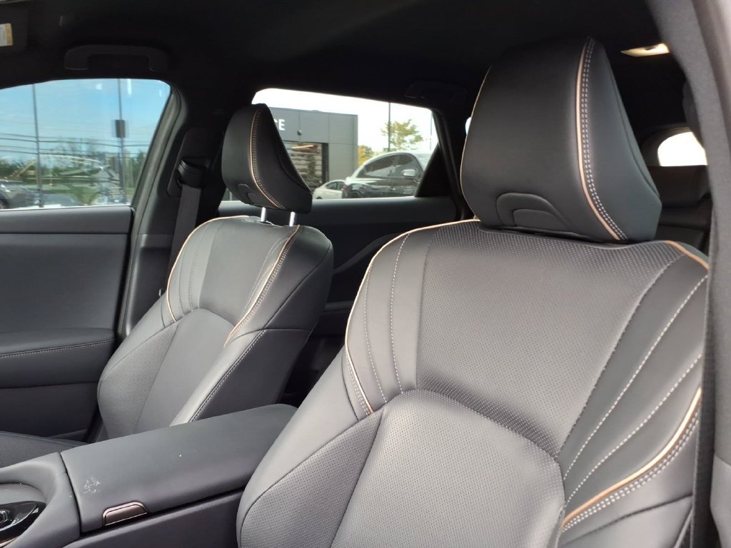 Used 2025 Toyota Crown Signia AWD/4WD image 16
