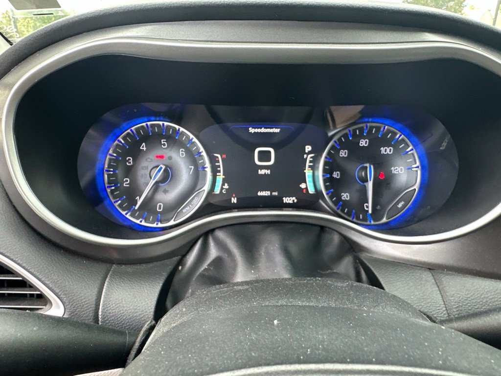 Used 2024 Chrysler Pacifica Touring-L FWD image 22