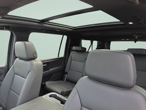 New 2026 Chevrolet Suburban LT w/ Comfort Package AWD/4WD image 29