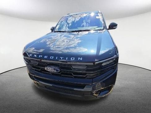 Used 2025 Ford Expedition Active AWD/4WD image 2