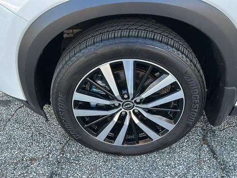 Used 2025 Nissan Pathfinder Platinum image 8