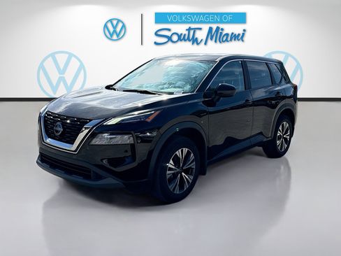 Used 2023 Nissan Rogue SV image 3