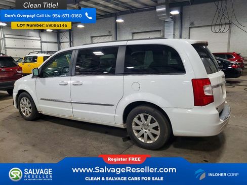 Used 2014 Chrysler Town & Country Touring FWD image 3