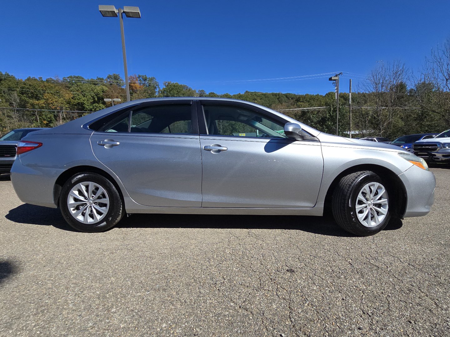 Used 2016 Toyota Camry LE FWD image 11