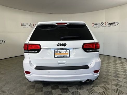 Used 2021 Jeep Grand Cherokee Laredo X image 8