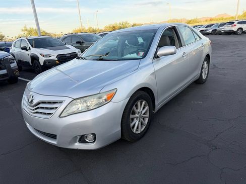 Used 2011 Toyota Camry XLE w/ SE/XLE Extra-Value Pkg FWD image 3