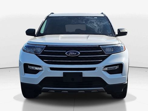 Used 2022 Ford Explorer XLT w/ Equipment Group 202A image 10