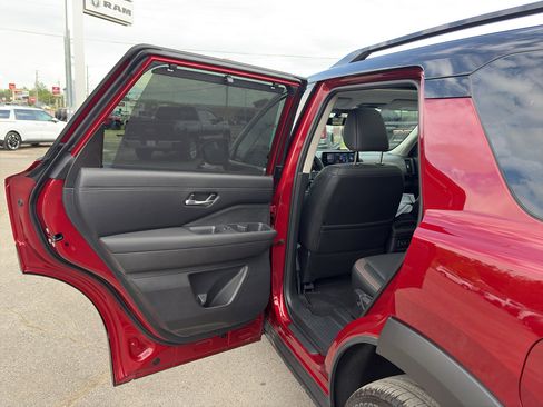 New 2026 Nissan Pathfinder Platinum image 23