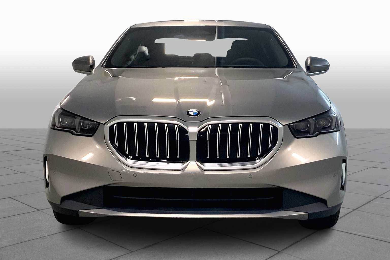 Used 2026 BMW 530i xDrive w/ Premium Package AWD/4WD image 3