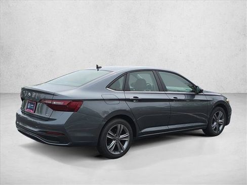 Used 2024 Volkswagen Jetta SE FWD image 5