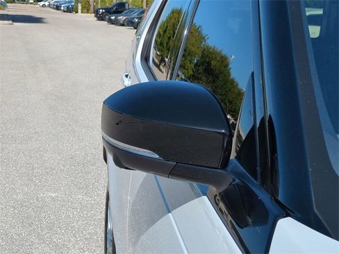 Used 2023 Land Rover Discovery S R-Dynamic image 12