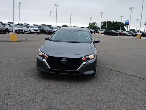 Used 2025 Nissan Sentra SV FWD image 3