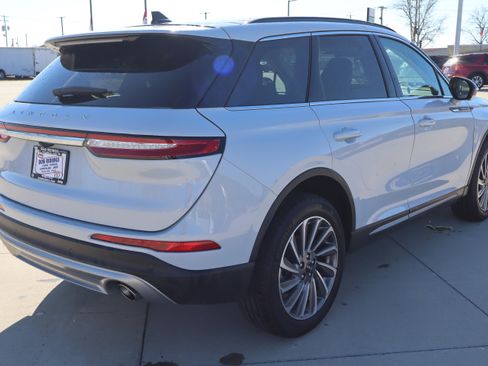 Used 2025 Lincoln Corsair Reserve image 5