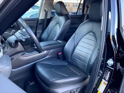 Used 2024 Toyota Highlander XLE image 7