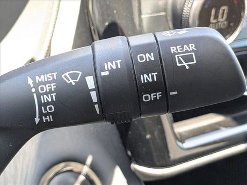 Used 2023 Toyota Highlander LE FWD image 14