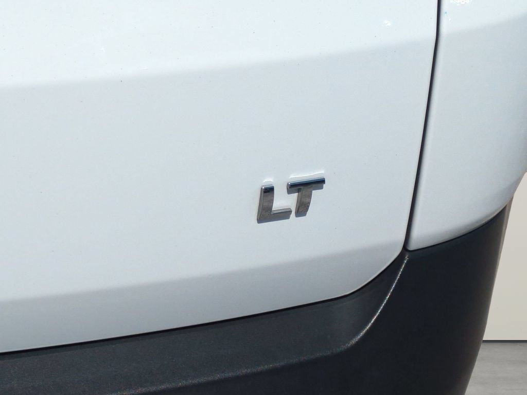 Used 2023 Chevrolet Traverse LT FWD image 12