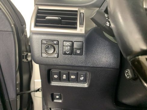 Used 2023 Lexus GX 460 Premium w/ Premium Package image 18