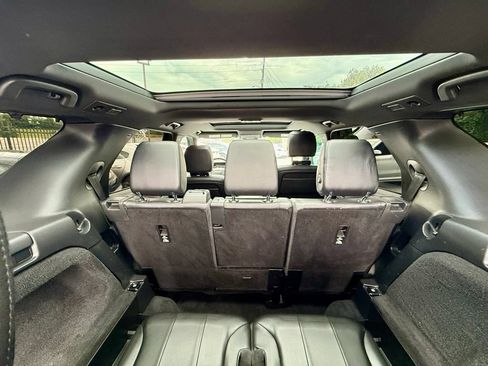 Used 2018 Land Rover Discovery SE AWD/4WD image 15