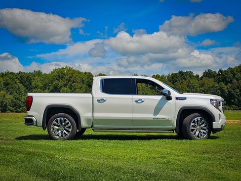 Used 2024 GMC Sierra 1500 Denali w/ Denali Reserve Package AWD/4WD image 2