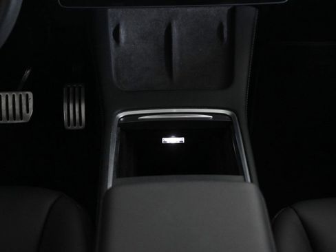 Used 2022 Tesla Model Y Performance image 13