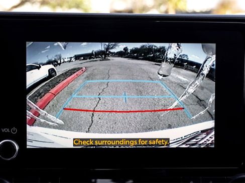 Used 2023 Toyota Highlander XLE image 24