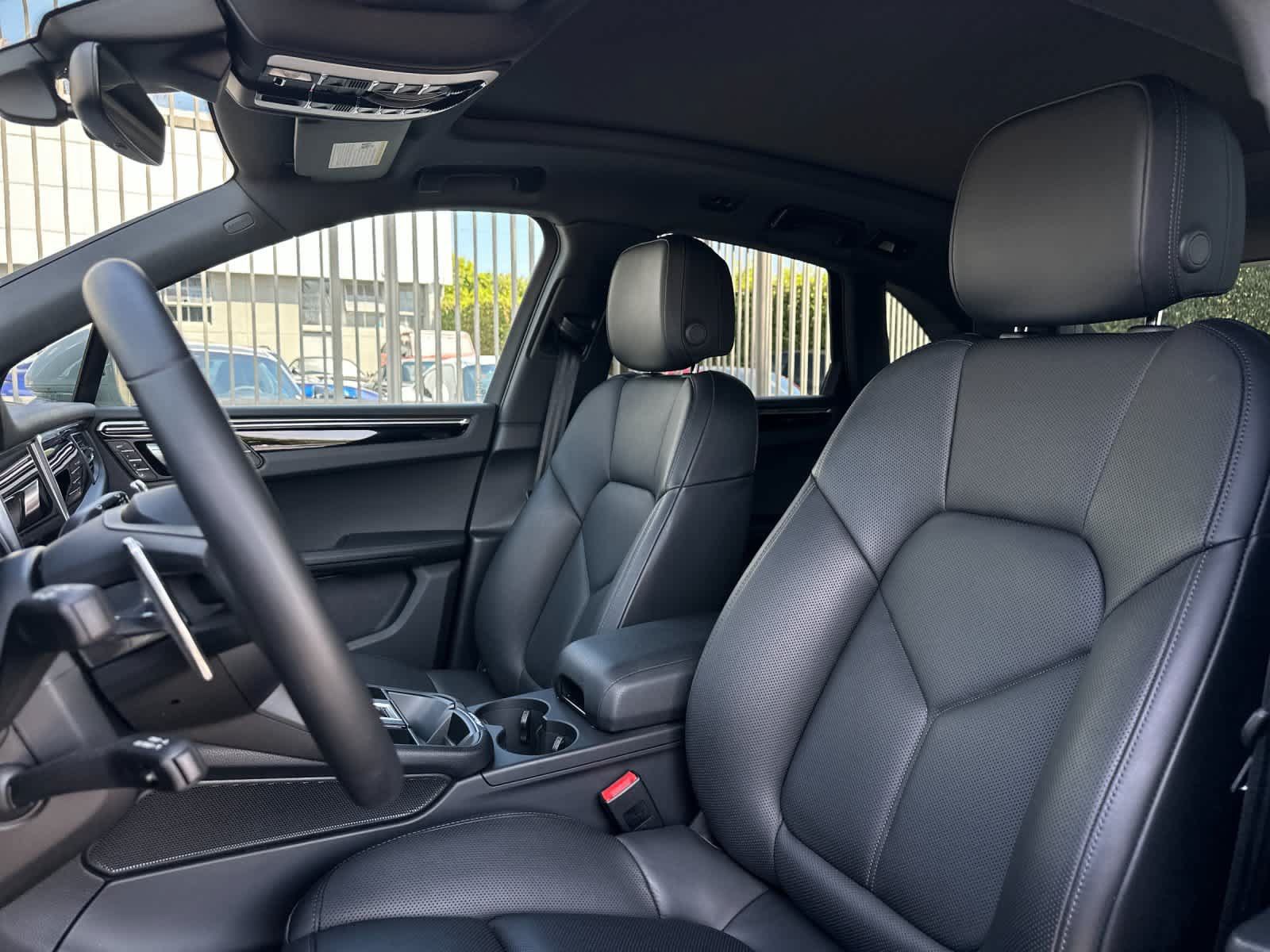 Used 2026 Porsche Macan AWD/4WD image 5