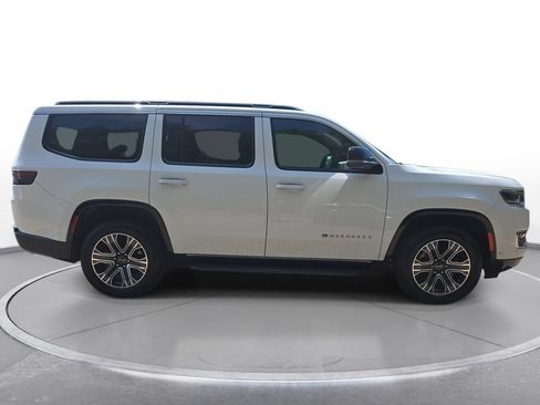 Certified 2025 Jeep Wagoneer Series II w/ 8-Passenger Seating Package AWD/4WD image 4
