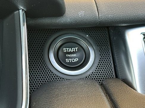 Used 2018 Land Rover Range Rover Sport SE image 28