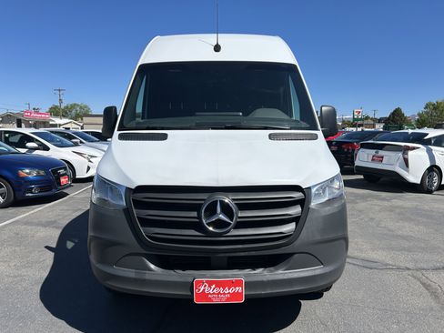Used 2022 Mercedes-Benz Sprinter 2500 image 2