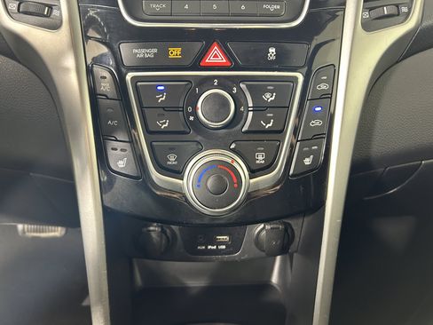 Used 2016 Hyundai Elantra GT FWD image 16
