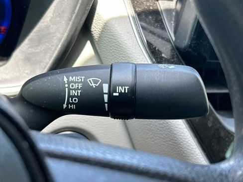 Used 2022 Toyota Corolla LE FWD image 28