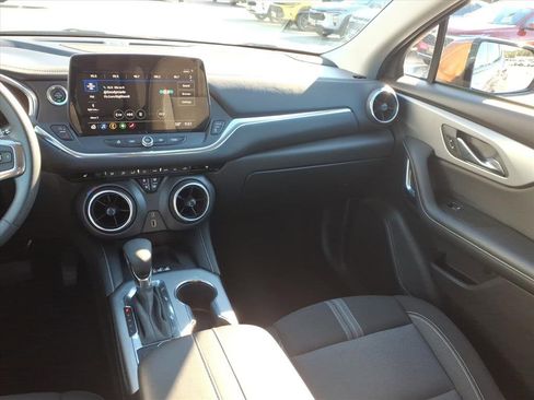 Used 2024 Chevrolet Blazer LT w/ Convenience Package image 9