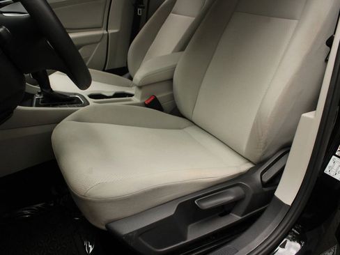 Used 2019 Volkswagen Jetta SE FWD image 17