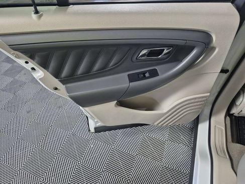 Used 2011 Ford Taurus SE FWD image 17