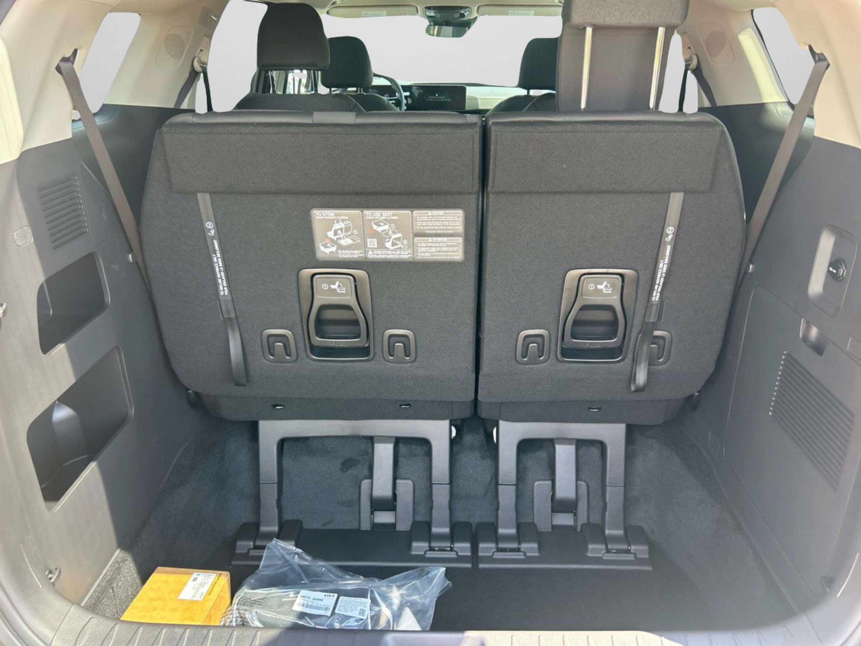 New 2027 Kia Carnival LX FWD image 9