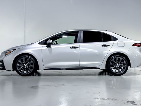 Used 2024 Toyota Corolla XSE FWD image 2