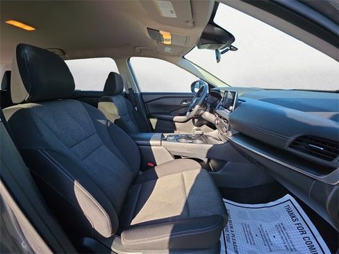Used 2024 Nissan Rogue SV image 15