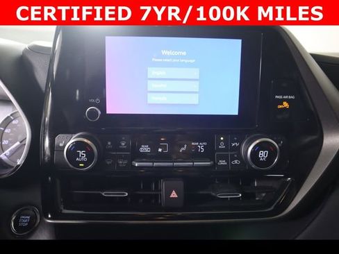 Used 2023 Toyota Highlander XLE FWD image 22