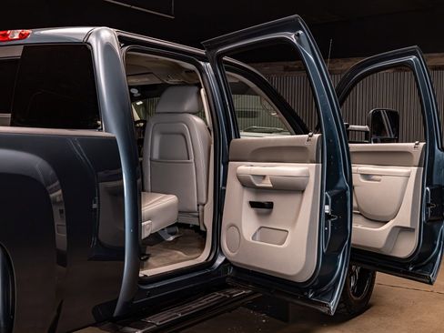 Used 2014 Chevrolet Silverado 2500 LT w/ Interior Plus Package image 27