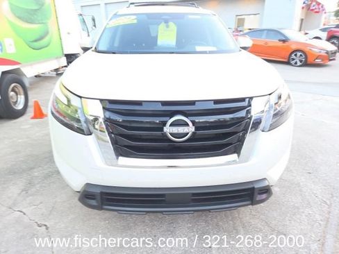 Used 2024 Nissan Pathfinder SV FWD image 2