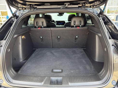Used 2025 Chevrolet Trax RS w/ Sunroof Package FWD image 35