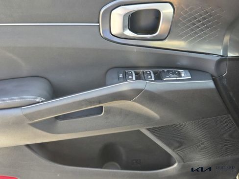 Certified 2025 Kia Sorento LX image 32