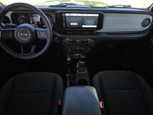 Used 2025 Jeep Gladiator Sport AWD/4WD image 11