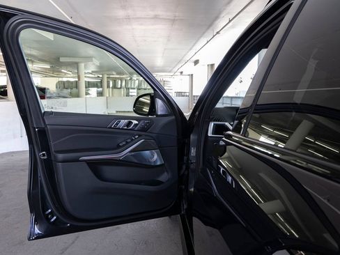 Used 2025 BMW X7 M60i AWD/4WD image 13