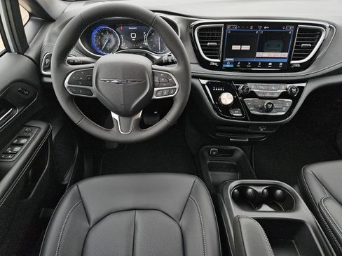 New 2026 Chrysler Pacifica Select image 7