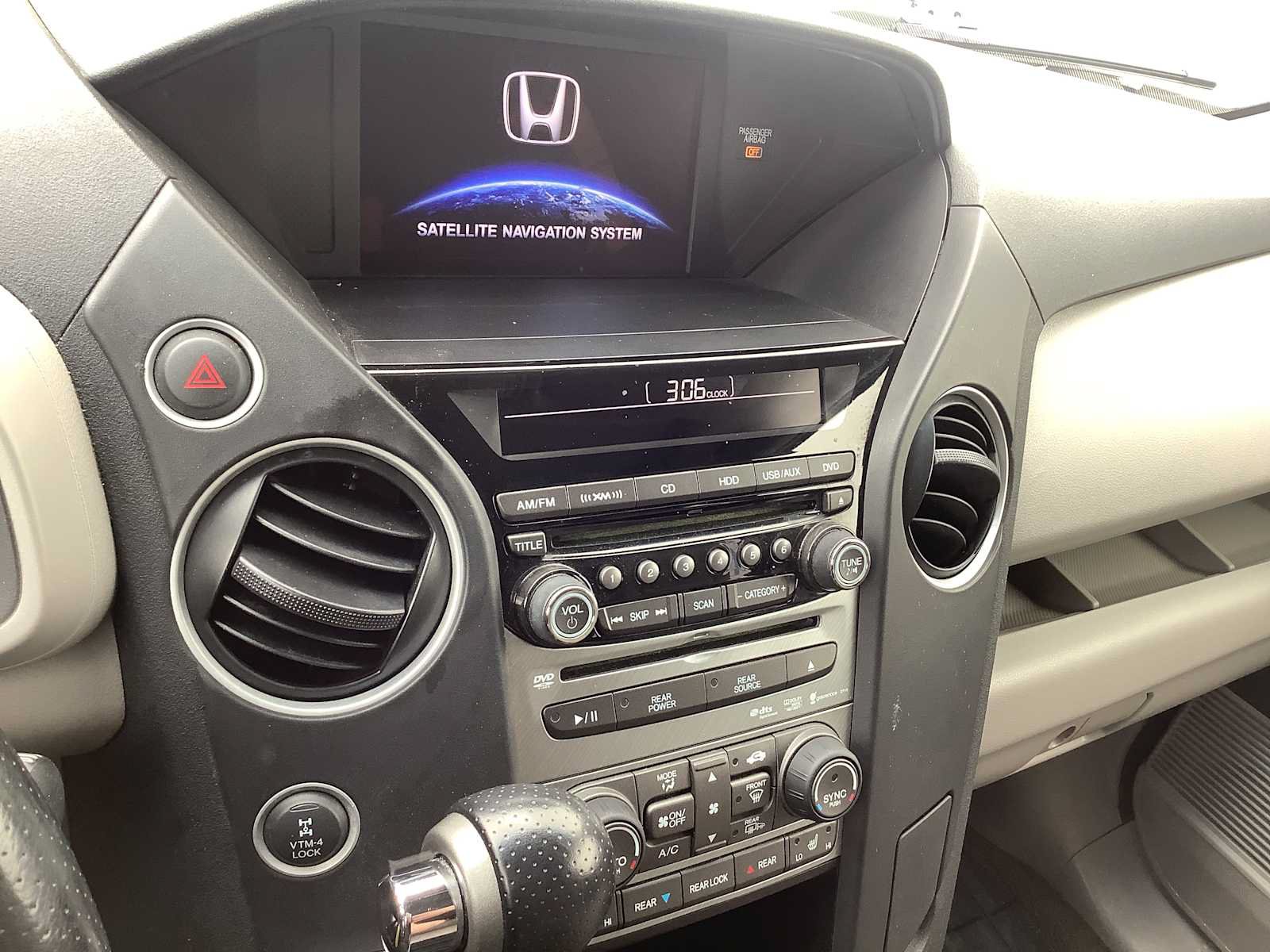 Used 2014 Honda Pilot Touring image 16