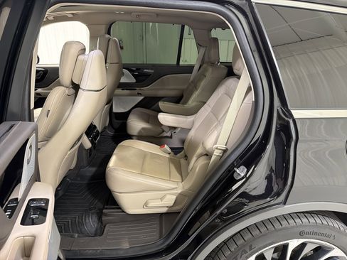 Used 2023 Lincoln Aviator Reserve w/ Equipment Group 201A image 12