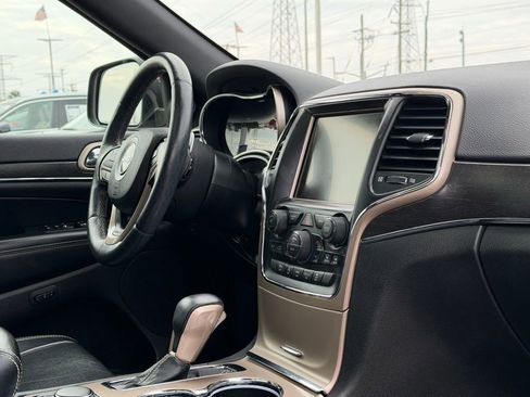 Used 2017 Jeep Grand Cherokee Limited w/ Luxury Group II image 18